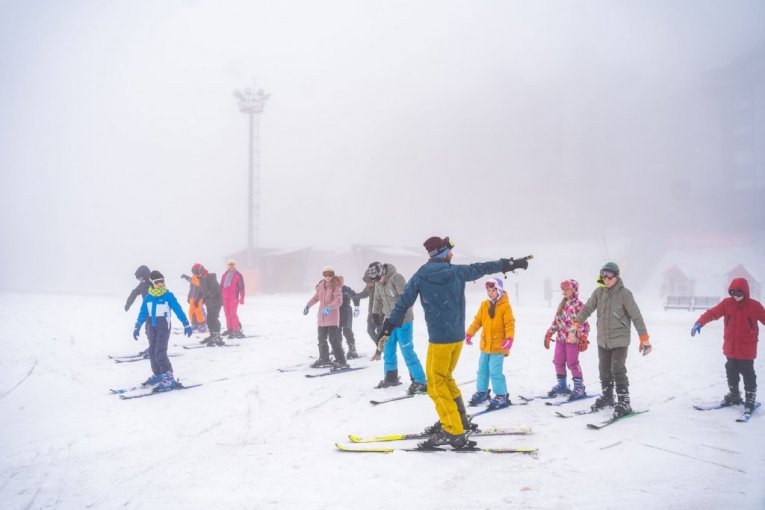 Boravak za 30 osnovaca iz južne pokrajine tradicionalno u hotelu Grand Kopaonik