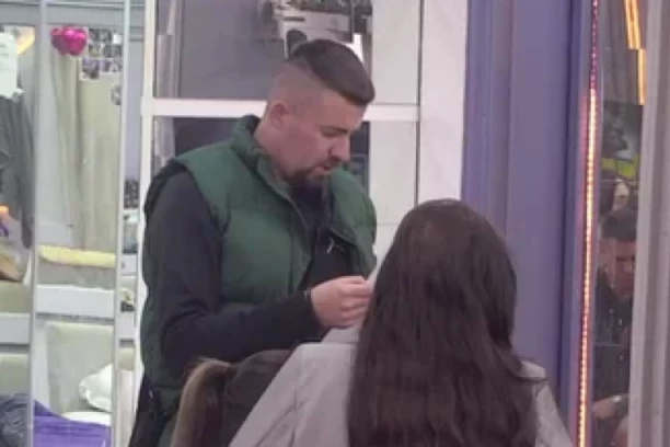 MOMENTALNA ODLUKA PRODUKCIJE ZA ČAK PETORO UČESNIKA! Vanredno SAOPŠTENJE ostavilo sve bez teksta, hvataju se za GLAVU od šoka! (VIDEO)