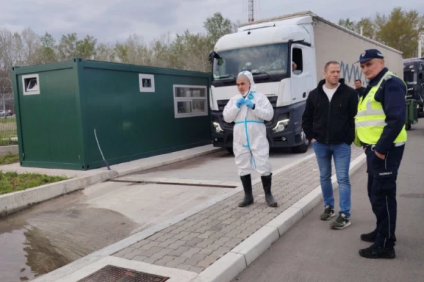 HITNO POSTAVLJENE DEZOBARIJERE NA HORGOŠU! Zbog SMRTONOSNE bolesti u komšiluku svi na nogama - OPASNA JE I BRZO SE ŠIRI!