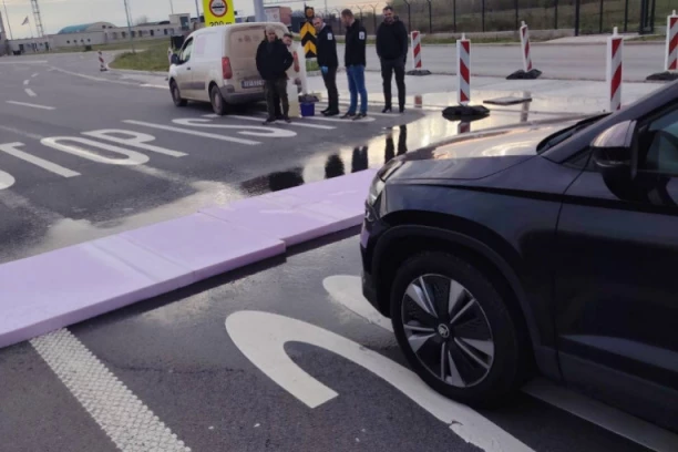 DEZOBARIJERE I PUNKTOVI ZA DEZINFEKCIJU NA HORGOŠU: Oglasilo se Ministarstvo zdravlja!