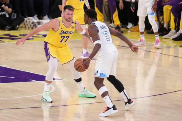 OGULILA MU JE KOŽU SA LEĐA: NBA superstar iskeširao MILION DOLARA - rodila mu dete i zgrnula ogromne pare!