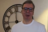 TI MLADI MOMCI I DEVOJKE SU MNOGO HRABRIJI OD MENE! Vučić u majici "I JA SAM ĆACI" čestitao dan studenata (VIDEO)