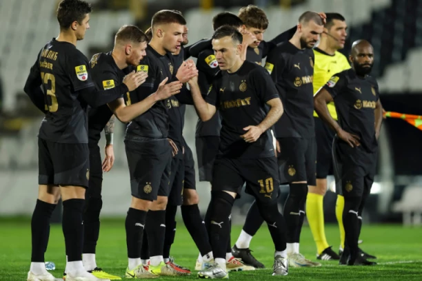 ČUDNA SITUACIJA ZA CRNO-BELE! Sledeći takmičarski meč Partizana tek u julu!