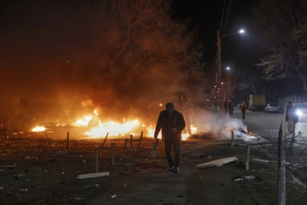 NAPADNUTA MOSKVA! Gorelo nebo tokom jutra, dronovi kamikaze poleteli u znak osvete za Harkov (VIDEO)