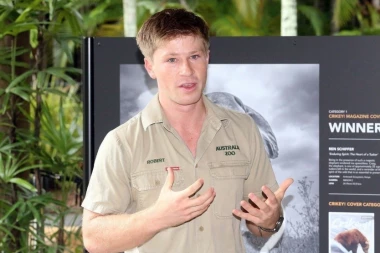 OBJAVLJENE GOLIŠAVE FOTKE SINA ČUVENOG "LOVCA NA KROKODILE": Pogledajte šta u donjem vešu radi sa ZMIJOM! (FOTO)