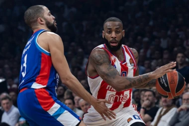 KOBNA TREĆA ČETVRTINA ZA ZVEZDU MERIDIANBET! Crveno-belima pala koncentracija, Efes ima prednost pred odlučujućih deset minuta!