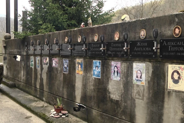 SEĆANJE NA ANĐELE SA LIMA! Na današnji dan je autobus pun dece sleteo u reku kod Gostuna! (FOTO)