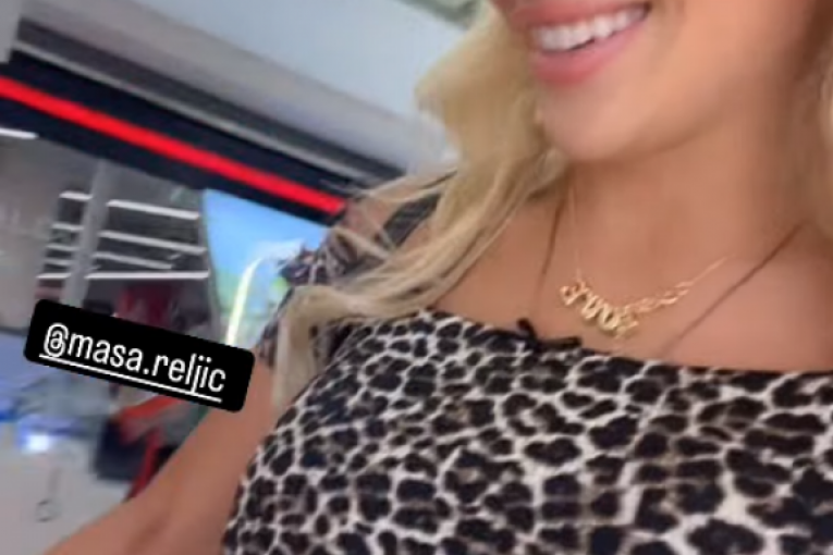 Sara i Maša Reljić u šopingu