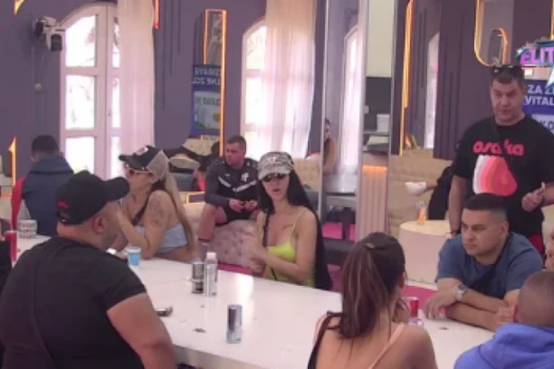 IVAN MARINKOVIĆ VRATIO ENU I PEJU NA FARBIČKA PODEŠAVANJA: Zlatinom sinu nije SVEJEDNO - ZAVLADAO MUK U Beloj kući! (GALERIJA)