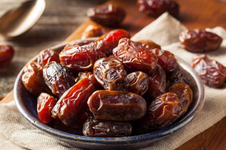 ŠEST RAZLOGA ZAŠTO MORATE JESTI URME: Nećete verovati kako obnavljaјu organizam, ko se bori sa ZATVOROM, uzimaju se OVAKO