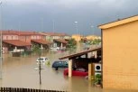A POSLE OLUJA - POPLAVE! I TO KAKVE: Potoci po ulicama, saobraćaj potpuno paralisan (VIDEO)
