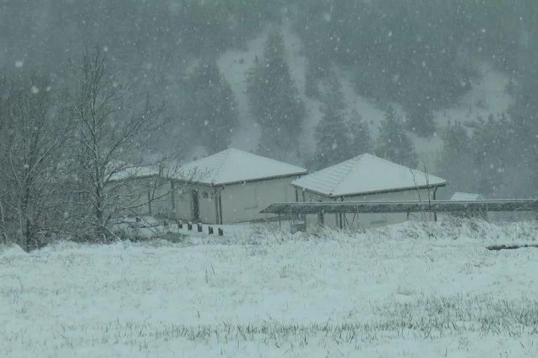 MEĆAVA PARALISALA GRČKU! Sneg i jaki vetrovi zatvorili škole, zaustavljeni svi brodovi i trajekti, najgori talas tek stiže