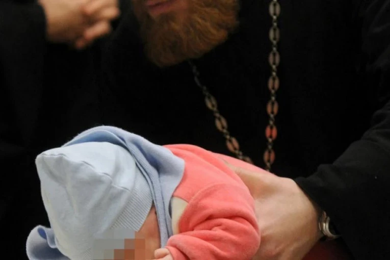 ZAŠTO JE BITAN PRVI, OSMI i 40. DAN PO ROĐENJU BEBE: Sveštenik objasnio koje bi pravoslavne običaje trebalo ispoštovati pre krštenja novorođenčeta
