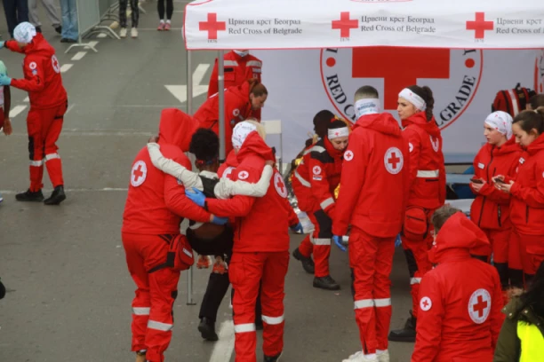 15 MINUTA SU GA REANIMIRALI NASRED ULICE! Poznato zdravstveno stanje TRKAČA kome se HITNA borila za život!