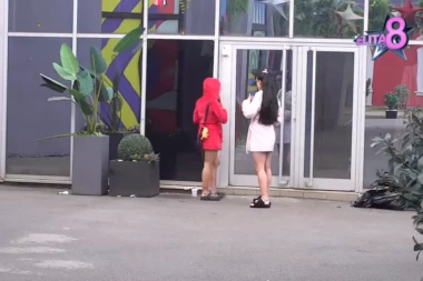 UDARILA STARLETA NA STARLETU! Haos epskih razmera, URLICI FATALNE CRNKE ODJEKIVALI IMANJEM! (GALERIJA)