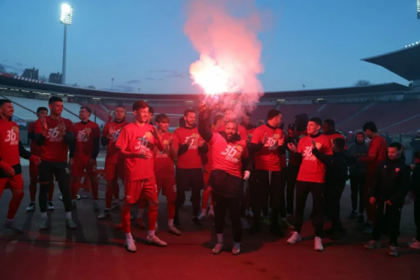 MILJENIK "DELIJA" ZAPALIO BAKLJU! Ludilo na proslavi titule Crvene zvezde (VIDEO)