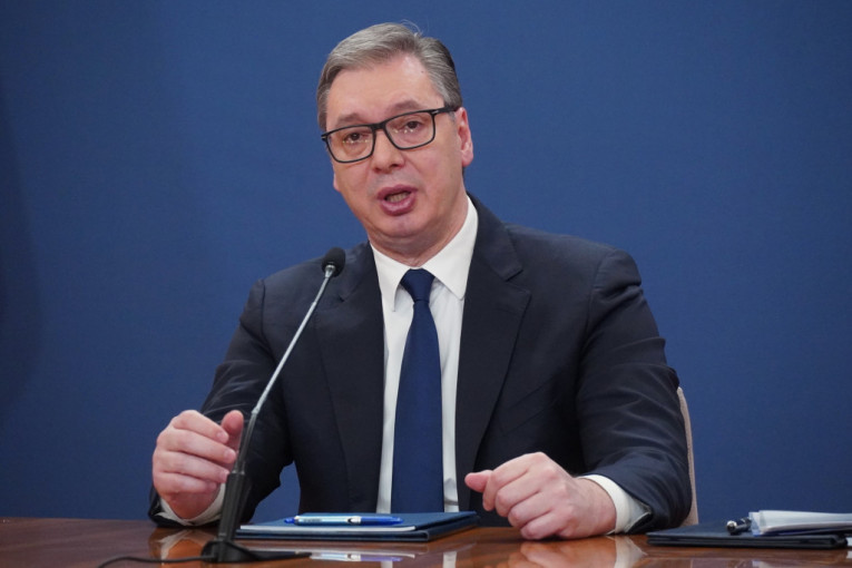 "POSEDUJE LIČNE I PROFESIONALNE KVALITETE": Vučić predložio profesora Đura Macuta za mandatara!