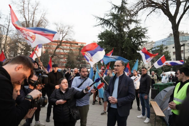 "DRAGO MI JE DA VAS VIDIM OVDE" Endokrinolog Đuro Macut podržao studente koji žele da uče (VIDEO)