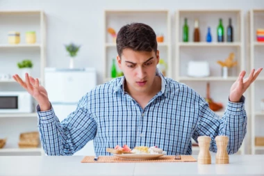 POSLE 8 GODINA BRAKA, NIJE VIŠE MOGAO DA ĆUTI: "Moja žena pojma nema da kuva, krajnje vreme je da nauči" - ŠOK, svi na internetu ga PODRŽALI!