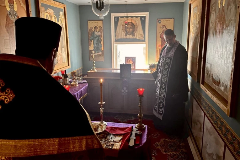 ISTORIJSKI DAN ZA PRAVOSLAVLJE: Prvi put služena liturgija u keliji Svetog vladike Nikolaja u Americi, sada pretvorenoj u svetilište (FOTO)