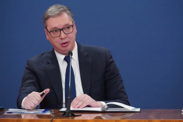 VUČIĆ ODGOVORIO KO GA JE PUSTIO U UKC SRBIJE DA OBIĐE POVREĐENE U KOČANIMA! Predsednik ispunio i šesti studentski zahtev!