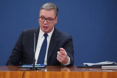 "VIŠE NEGO IKAD NAM JE POTREBNO DA RAZMIŠLJAMO O SVOJOJ ZEMLJI, A NE KAKO ĆEMO JEDNI DRUGE ZA VRATOVE DA HVATAMO! Predsednik Vučić poslao narodu moćnu poruku! (VIDEO)