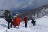 DRAMA NA JABLANIKU! Rusi se zaglavili u snegu, bili na 400 metara od vrha! SPASENI U POSLEDNJEM TRENUTKU! (FOTO)