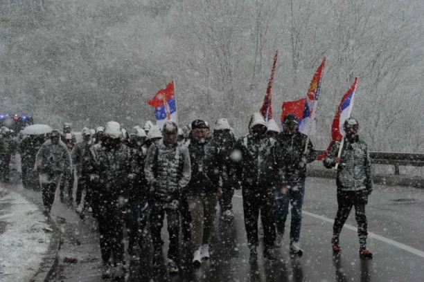 SRBI SA KIM STIGLI DO UŠĆA! Pešače 250 kilometara da stignu na veliki narodni skup u Beogradu 12. aprila!
