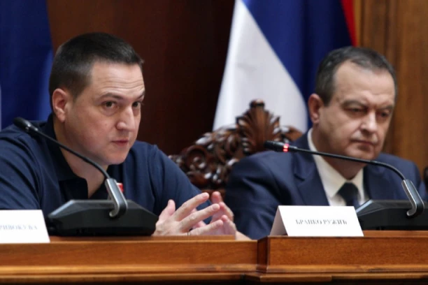 "JA NISAM PROTESTOVAO KAD SU MOŽDA NJEGOVE RUKE BILE KRVAVE ZBOG RIBNIKARA"! Dačić o suspenziji Ružića: "Ovde nisam ja u pitanju, nego svi u partiji"!