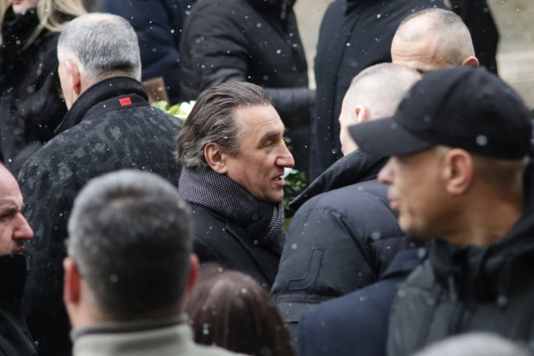 BRATE, SVI NAŠI DOGOVORI OSTAJU! Joca Amsterdam u suzama na sahrani Željka Rutovića(VIDEO)