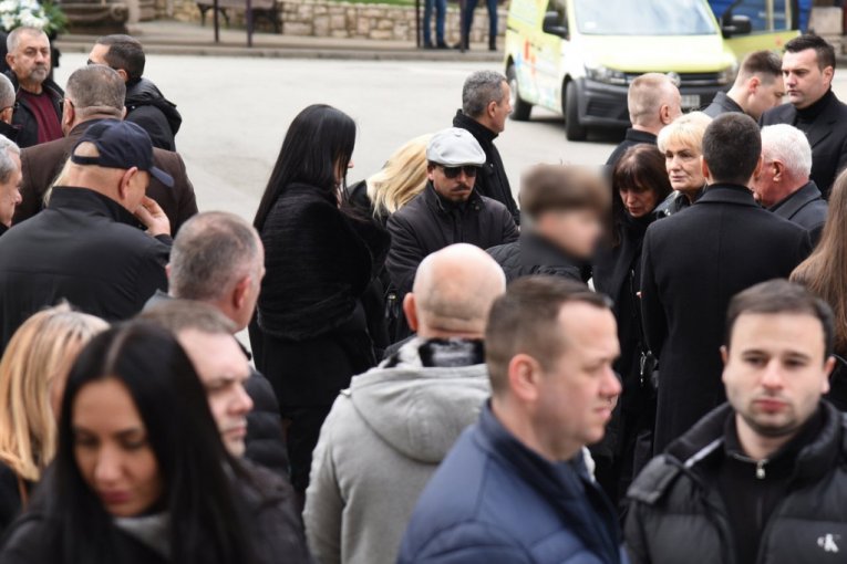 Mirjana Rutović na sahrani Željka Rutovića