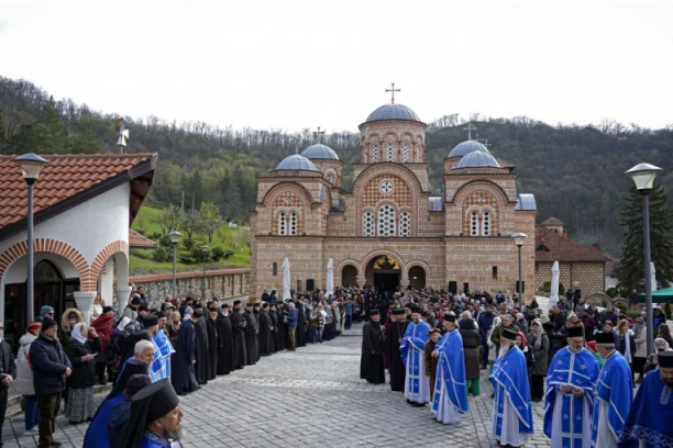 DANAS, NA BLAGOVESTI, NEBO SE SPUSTILO NA OVU SVETINJU: Veličanstveno praznično sabranje nadomak Valjeva (FOTO)