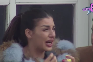 ENA ČOLIĆ SE GUŠI U SUZAMA: Ne prestaje da plače, njeni URLICI odzvanjaju Šimanovcima - ukućani ne mogu da je smire!