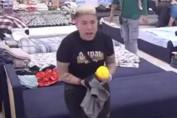 SKANDALČINA VEKA! Matora imala AFERU sa ČLANOM PORODICE?! Stefani sve raskrinkala!