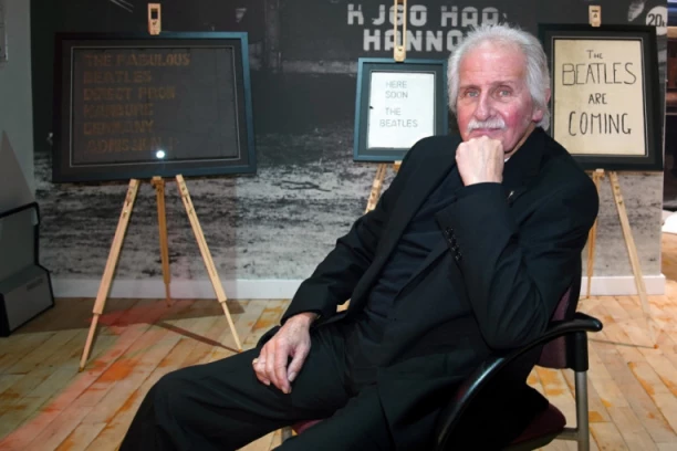 ORIGINALNI BUBNJAR BITLSA OTIŠAO U PENZIJU! 1962. dobio OTKAZ, zamenio ga je OVAJ član legendarne grupe!