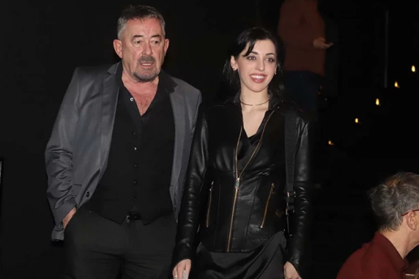 IMAJU PREGLASNE ODNOSE, KOMŠIJE NE MOGU DA ŽIVE OD NJIH: Mima Karadžić vodi ljubav bez prestanka, njegova 35 godina mlađa devojka traži još!