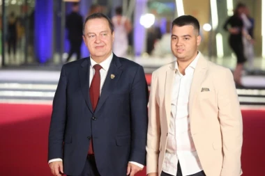 DAČIĆEV SIN U VEZI S VODITELJKOM? Uhvaćen u društvu atraktivne brinete - svi se pitaju samo jedno, hitno se oglasila!