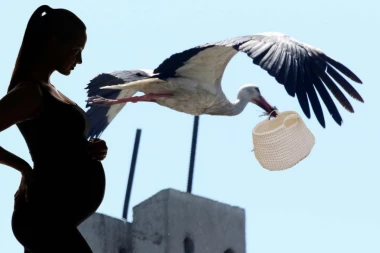 NAŠA GLUMICA KRILA DA JE TRUDNA, pa saopštila radosne vesti: Pozdravlja vas jedno malo dete! (FOTO)