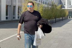 TAKI SAM OTIŠAO NA NJEGOV GROB PRED "ELITU 10"! Muk zavladao svetinjom, OVO JE MORAO DA URADI PRE ULASKA! (GALERIJA)