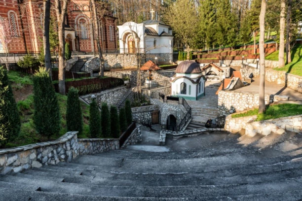KAŽU DA VODA IZ OVOG MANASTIRA LEČI, A MESTO JE OSVEŠTAO PATRIJARH PAVLE: Velika čuda se vezuju za svetinju nadomak Kruševca