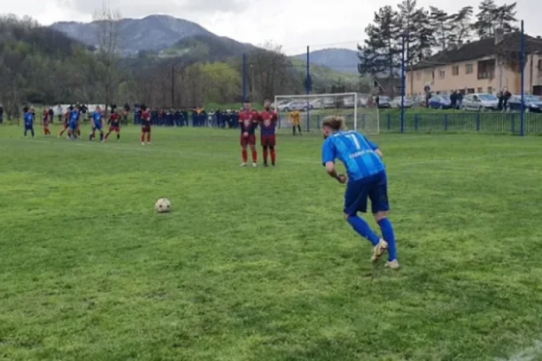 POTVRDA KVALITETNOG FUDBALA: Oko 300 navijača ispratilo je meč Međuopštinske lige! (FOTO GALERIJA)