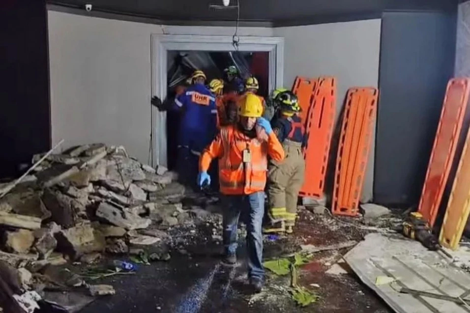 PESMU I PLES U TRENU SU ZAMENILE CIKA I VRISKA: Prvi snimci iz diskoteke smrti u kojoj je poginulo najmanje 15 osoba! Spasioci još traže PEVAČA (VIDEO)