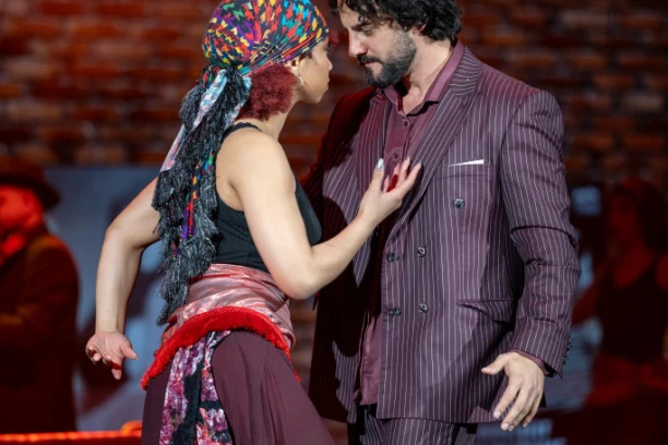 EKSKLUZIVNO U TEATRU ODEON POVODOM MEĐUNARODNOG DANA ROMA: Večeras u mjuziklu “Kralj Cigana” glavnu ulogu igra OVAJ GLUMAC, a karte možete nabaviti uz poseban POPUST OD 50 ODSTO!