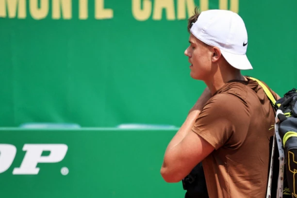 TENISER ZAROBLJEN U DOHI NAKON OPERACIJE: "Ne znamo sada kako uopšte da odemo odavde"