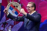 DANAS ĆE BITI RAZVIJENA NAJVEĆA ZASTAVA U ISTORIJI NAŠE ZEMLJE! Vučić sa narodom ponosno poručuje: Ne damo Srbiju!
