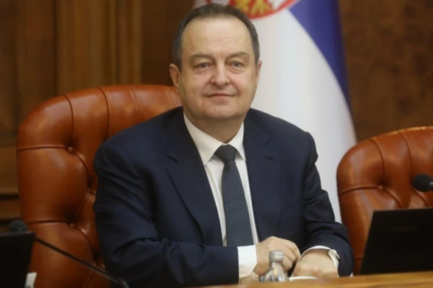 VEĆ 17 GODINA DOMINANTNA POLITIČKA SNAGA! Dačić čestitao rođendan SNS: Želim da i u godinama koje dolaze nastavite da svojom posvećenošću i energijom pokazujete put za bolju Srbiju!