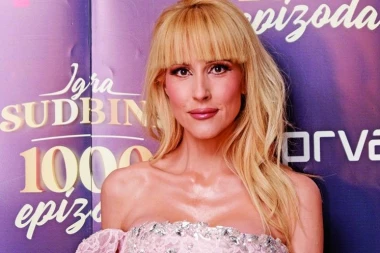 "OVO JE MOJA LJUBAV PREMA BEOGRADU": Iva Štrljić dobila posebnu NAGRADU, glumica BLISTA od sreće - još jedno ostvarenje u karijeri!