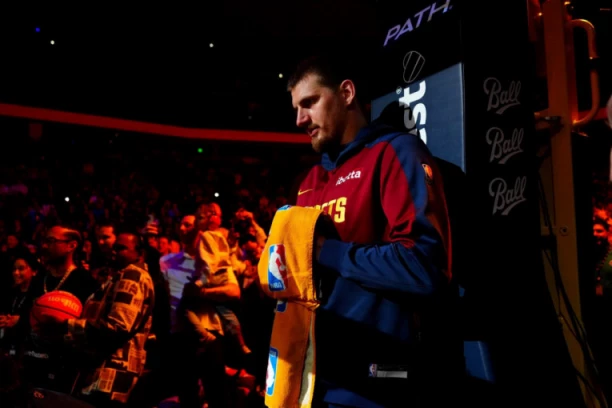 DOSTA MU JE SVEGA: Jokić je stvari preuzeo u svoje ruke - Srbin "smenio" i novog trenera Denvera! (VIDEO)