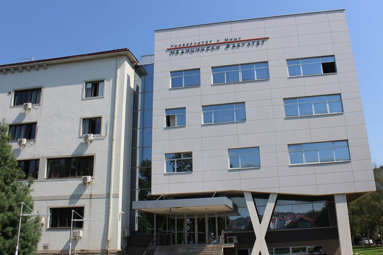 OVAKO ĆE BITI ORGANIZOVATI NASTAVA NA MEDICINSKOM FAKULTETU U NIŠU! Studentkinja otkrila kada počinju predavanja!