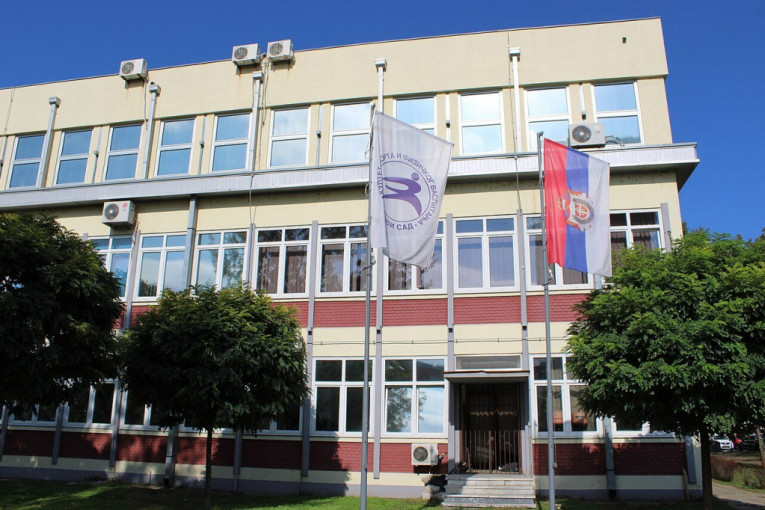 STUDENTI FAKULTETA SPORTA I FIZIČKOG VASPITANJA U NOVOM SADU VRAĆAJU SE NA NASTAVU! Okončana još jedna blokada fakulteta!